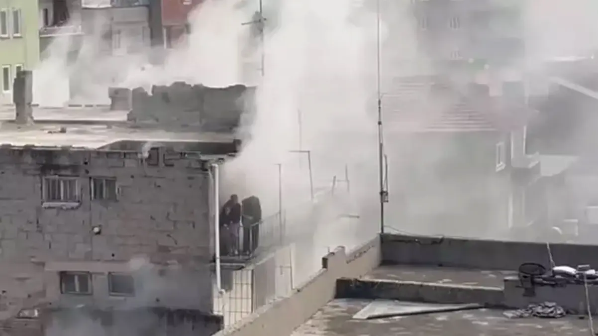 3 katlı binada yangın çıktı, baba ve kızları canlarını zor kurtardı