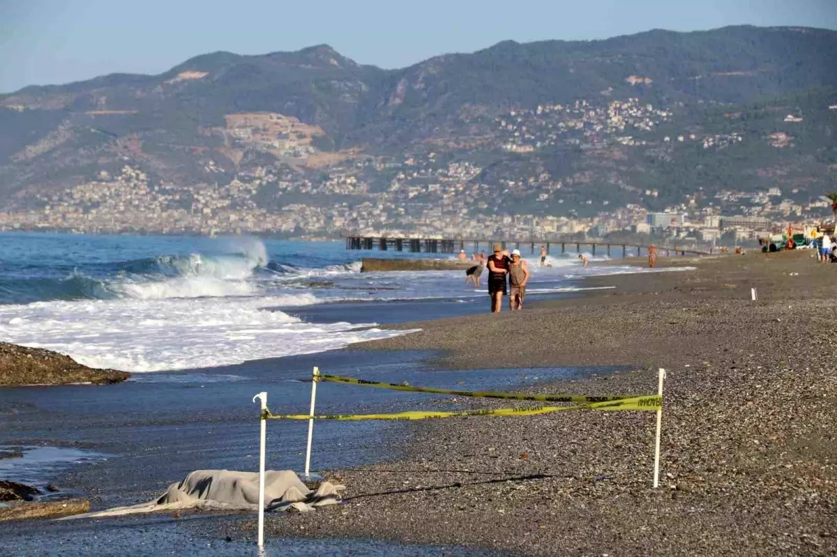 Alanya'da 20 Yaşındaki Genç, Denizde Ölü Bulundu
