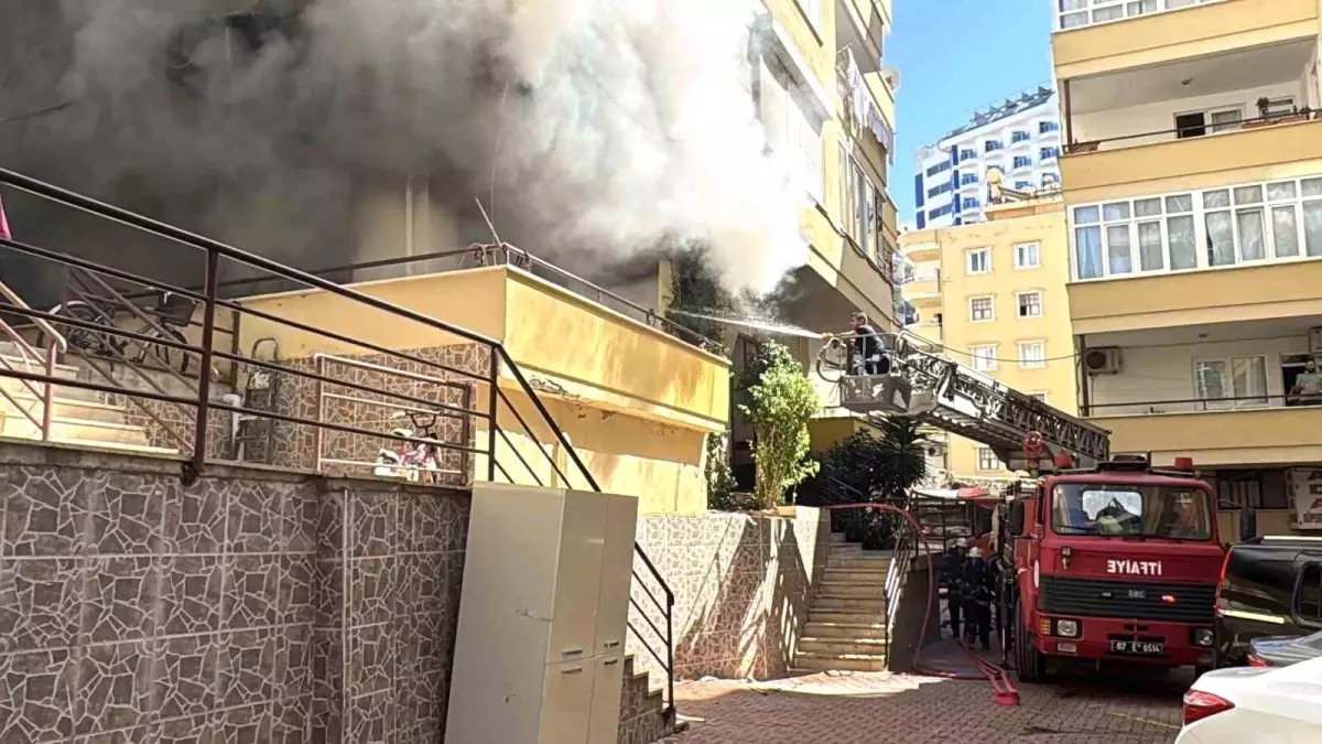 Alanya'da Apartmanda Yangın: Daire Kullanılamaz Hale Geldi