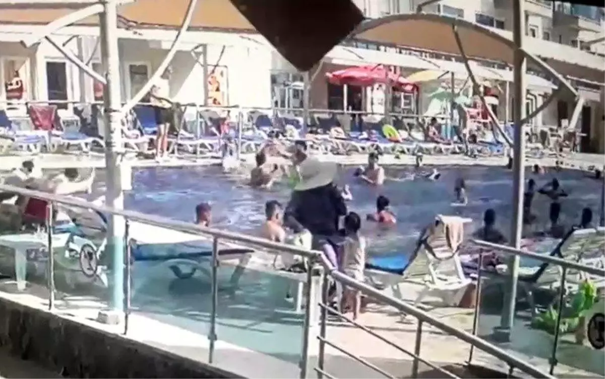 Alanya'da Otelde Tatil Yapan Kadın Başına Düşen Baca Kapağıyla Ağır Yaralandı