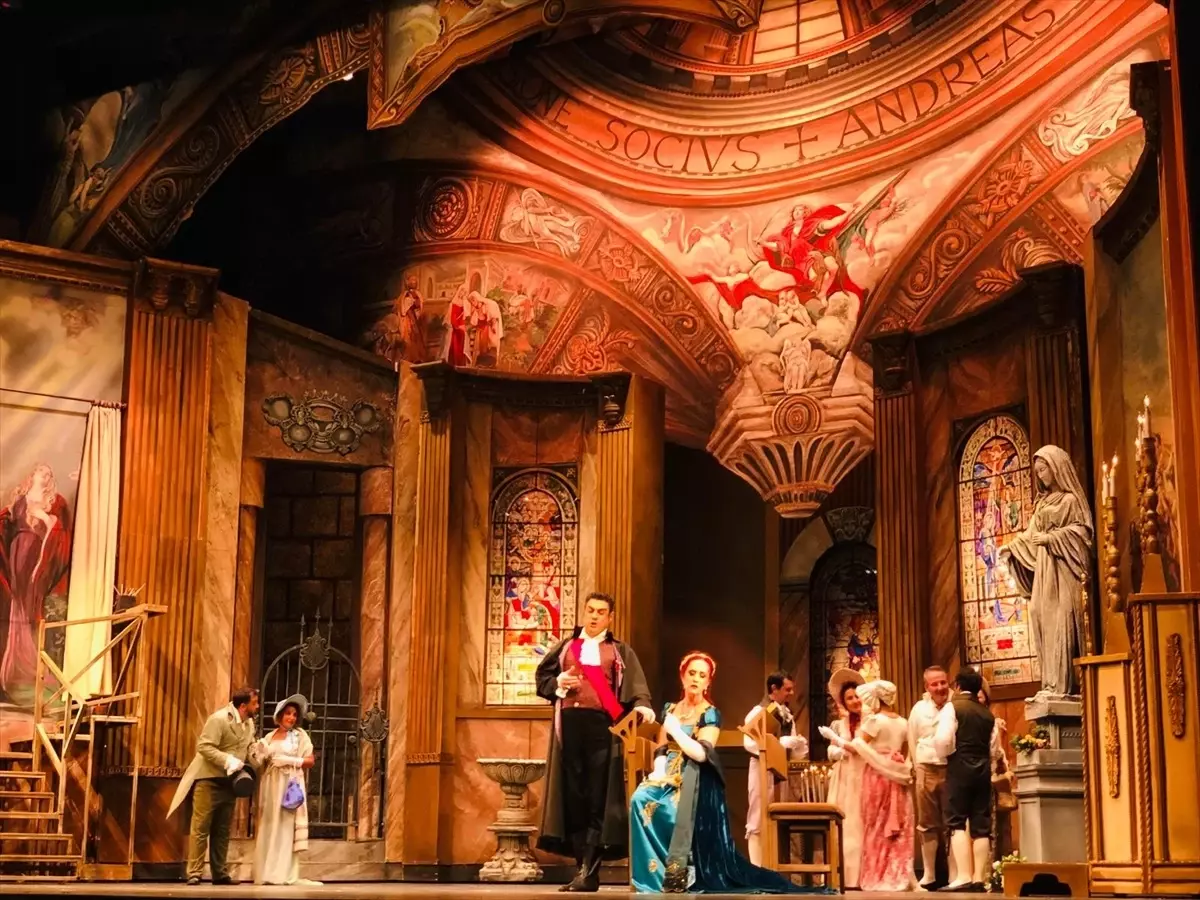 Antalya Devlet Opera ve Balesi 'Tosca' Operasını Sanatseverlerle Buluşturdu