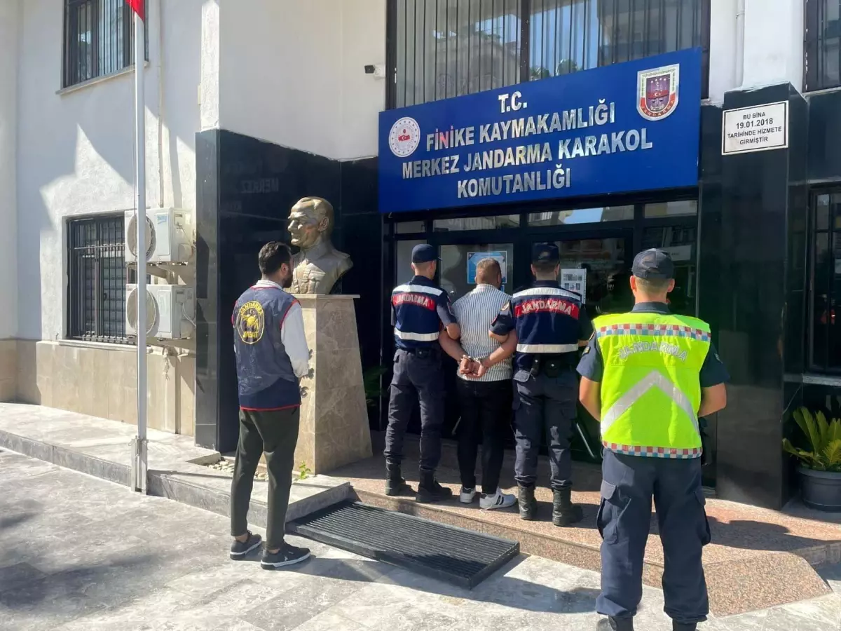 Antalya'da 13 Yıl Hapis Cezası ile Aranan Şahıs Yakalandı