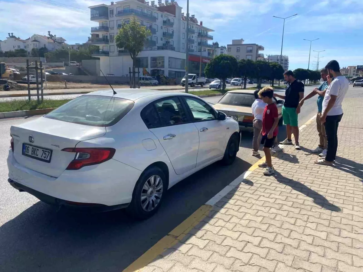 Antalya'da 3 Araç Zincirleme Kazaya Karıştı
