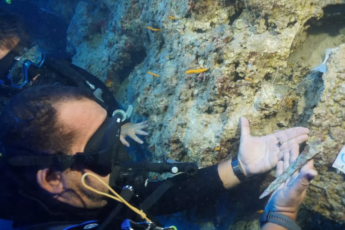 Antalya'da 3 Bin 600 Yıllık Hançer Bulundu