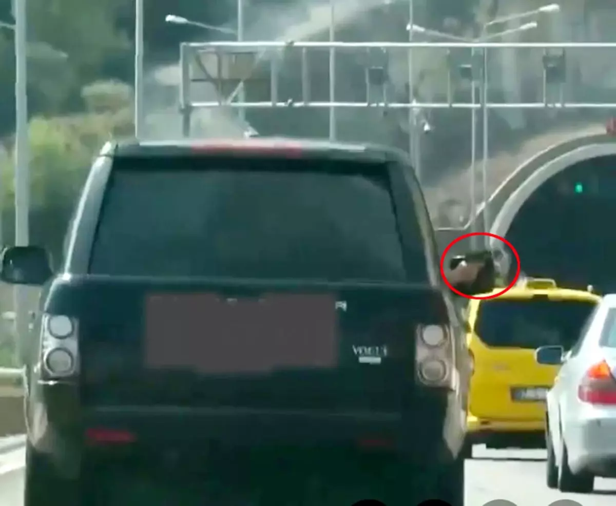 Antalya'da Araçtan Tabanca Gösterme Olayı Oyuncak Silah Oldu