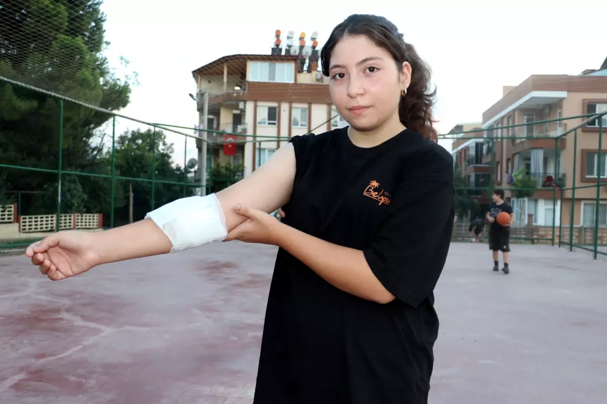 Antalya'da Basketbol Oynarken Dikenli Tele Takılan Kız Çocuğu Yaralandı