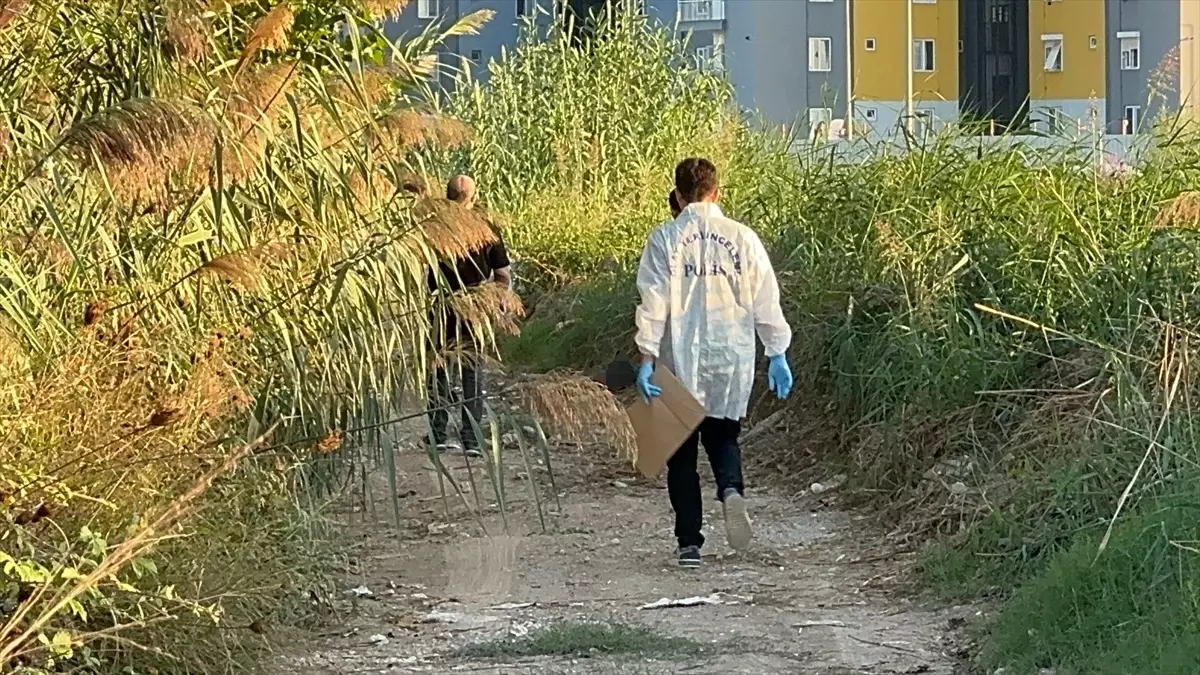 Antalya'da Boş Arazide Bir Kişi Ölü Bulundu