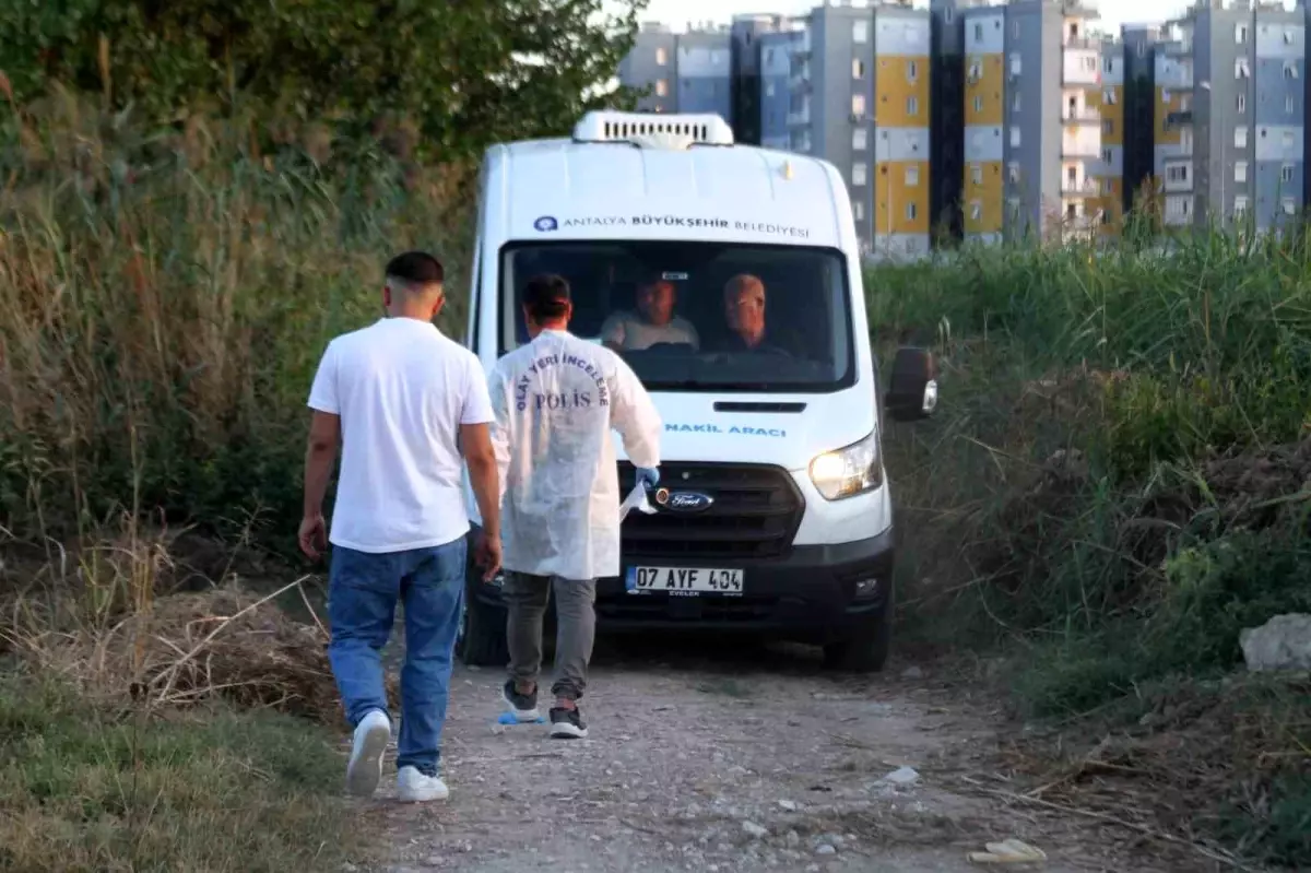 Antalya'da Boş Arazide Bulunan Cesedin Kimliği Belirlendi