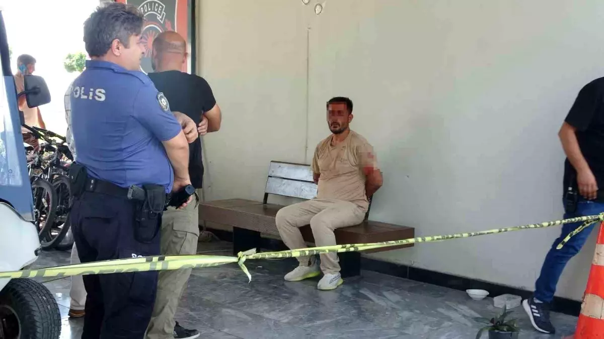 Antalya'da Çalışan Tartışması Kanlı Bitti: İki Yaralı