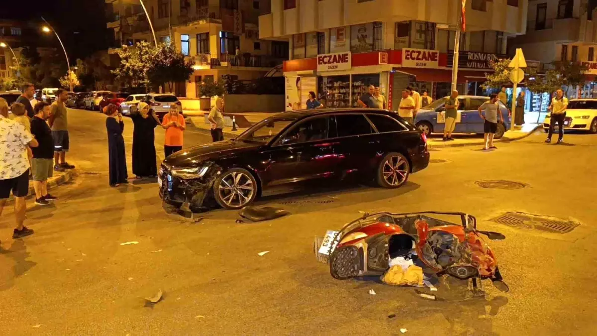 Antalya'da Dur Tabelasını İhlal Eden Motosiklet, Otomobile Çarptı