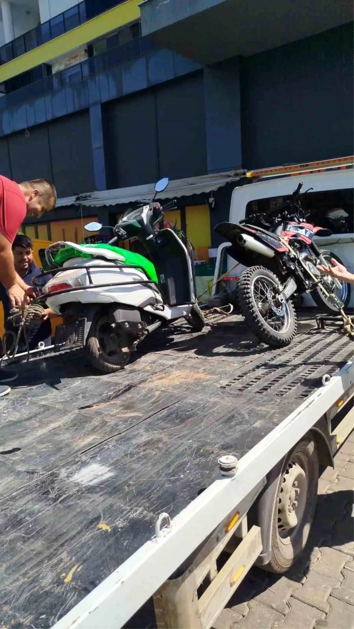 Antalya'da Ehliyetsiz ve Kasksız Motosiklet Sürücüsüne Yüksek Cezalar