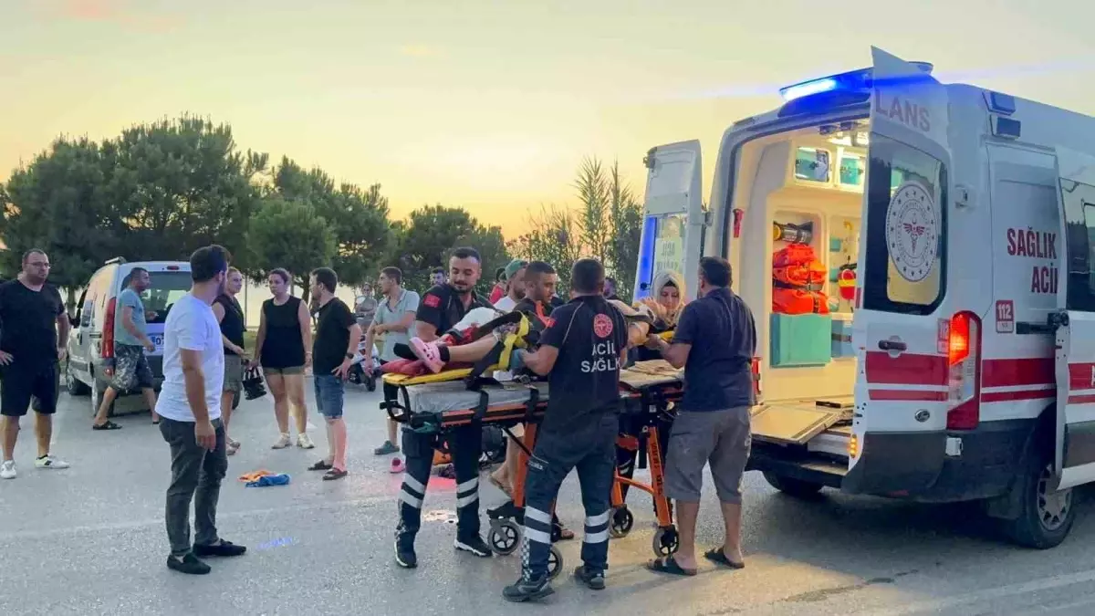 Antalya'da elektrikli bisikletle otomobil çarpıştı: 2 yaralı