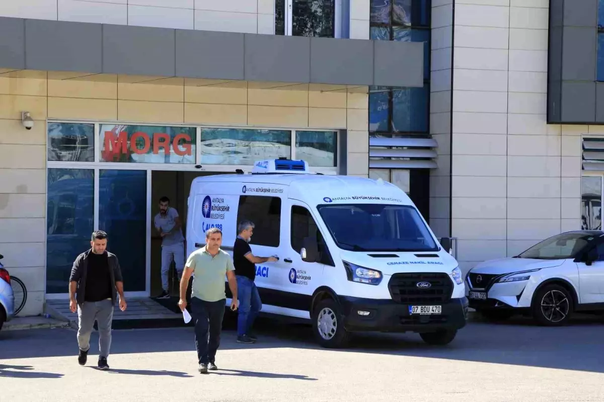 Antalya'da Hırsızlık Girişiminde Resepsiyonist Hayatını Kaybetti