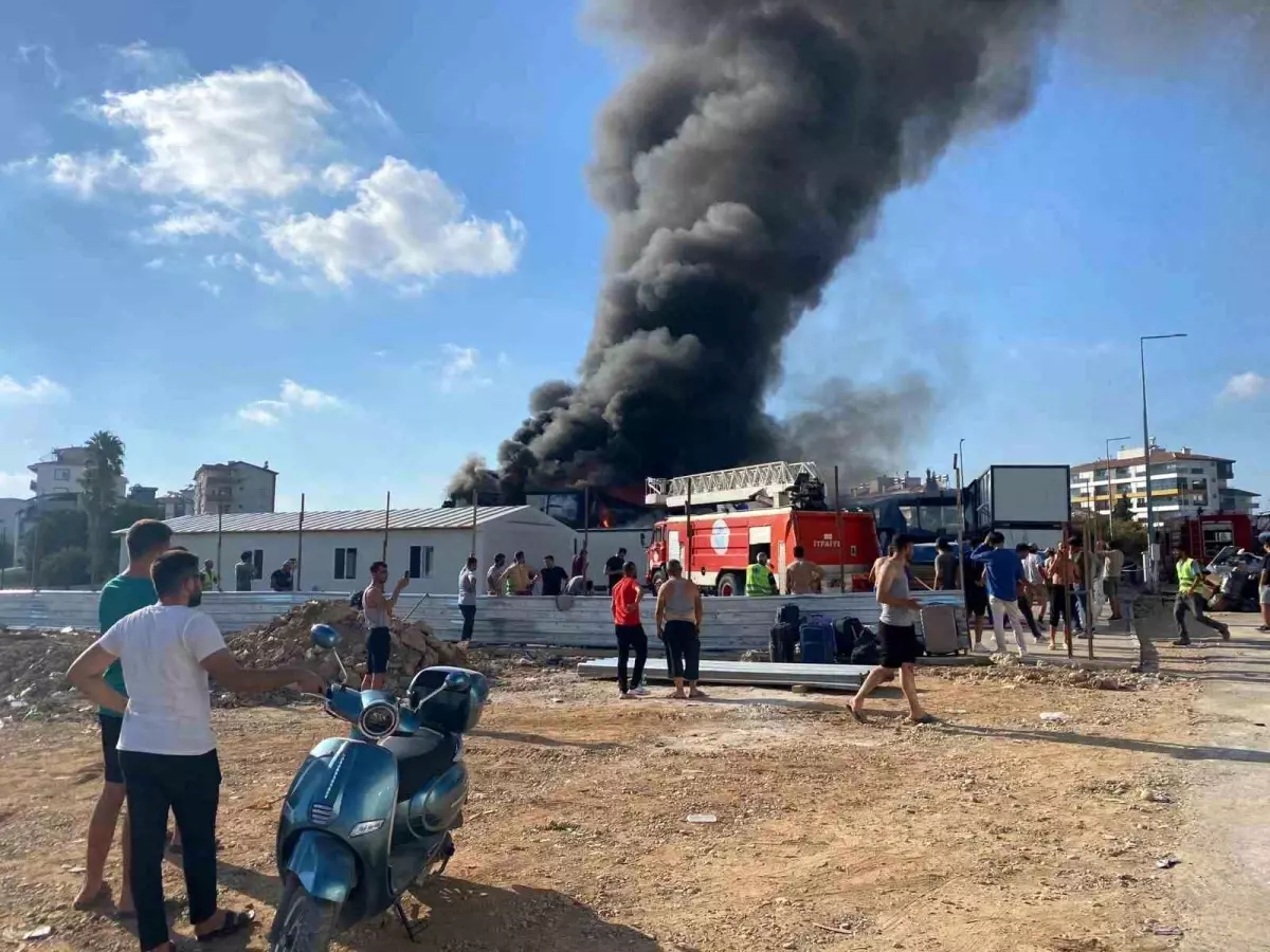 Antalya'da İnşaat İşçileri Konteynerde Yangın Tehlikesi Atlattı