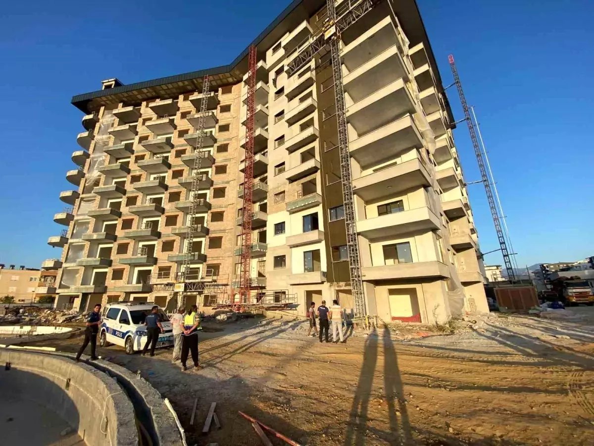 Antalya'da İnşaat İşçisi Iskelesinden Düşerek Hayatını Kaybetti