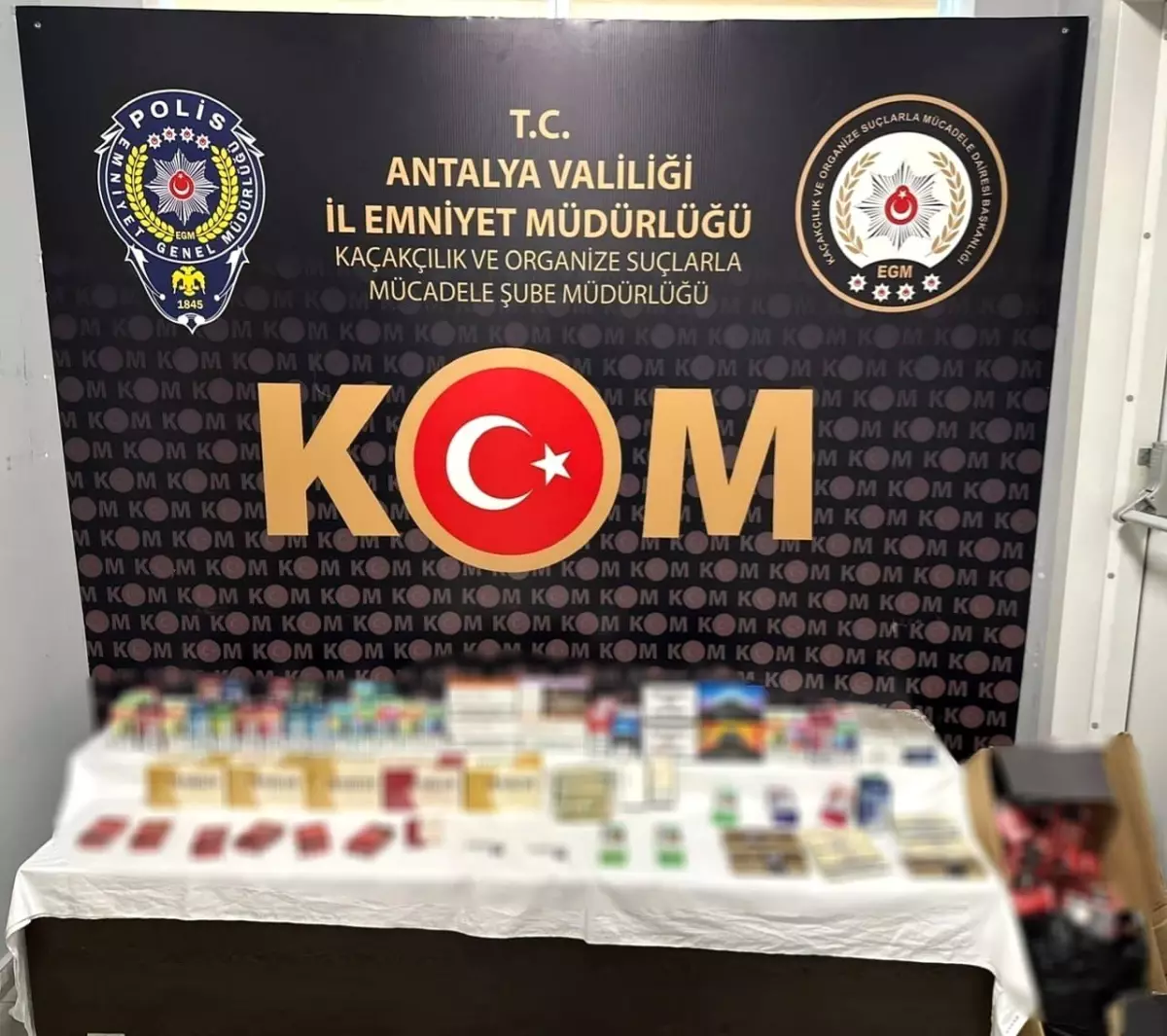 Antalya'da Kaçakçılık Operasyonu: Çok Sayıda Kaçak Sigara ve Sahte Alkol Ele Geçirildi