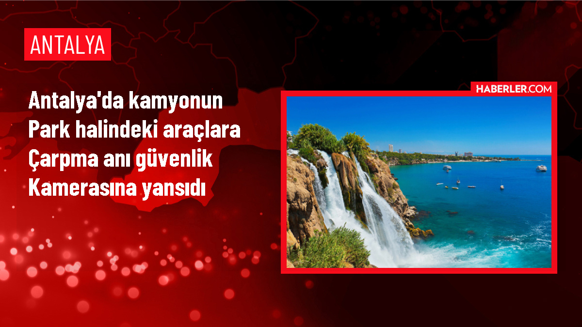 Antalya'da kamyonun park halindeki araçlara çarpması kamerada