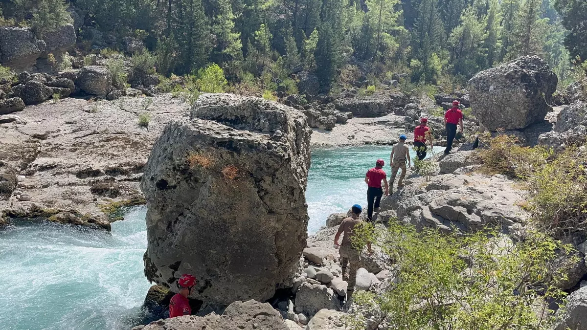 Antalya'da kaybolan genç için arama çalışmaları devam ediyor