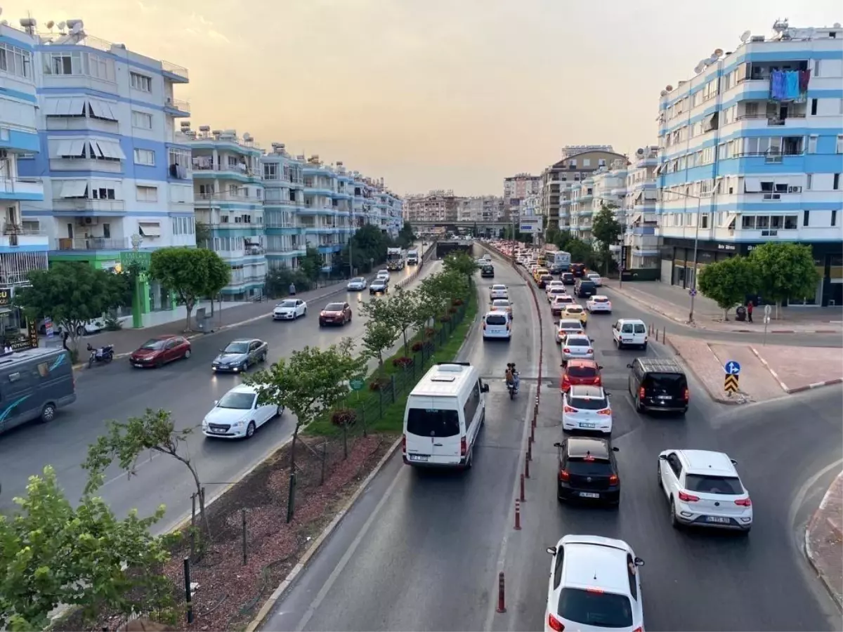 Antalya'da Motorlu Kara Taşıtları Sayısı 1.5 Milyonu Aştı