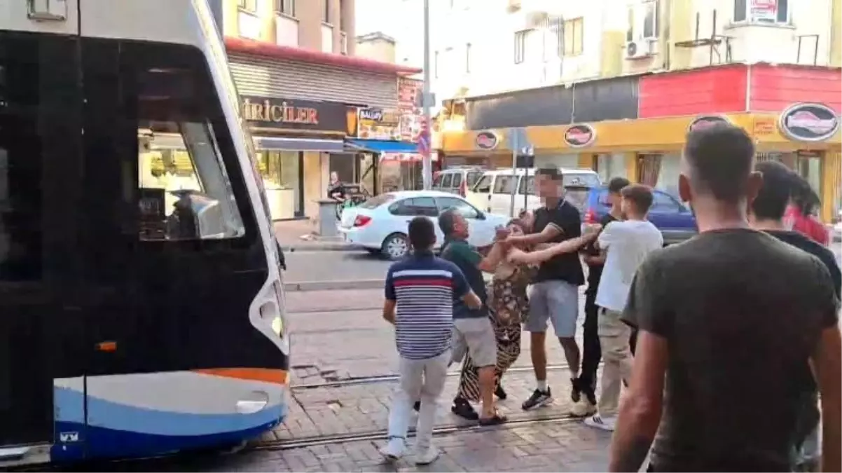 Antalya'da motosiklet sürücüsü ile esnaf arasında bıçaklı kavga yaşandı