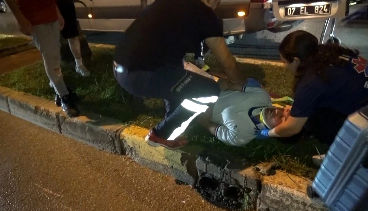 Antalya'da motosikletler çarpıştı: Sürücüler yaralandı