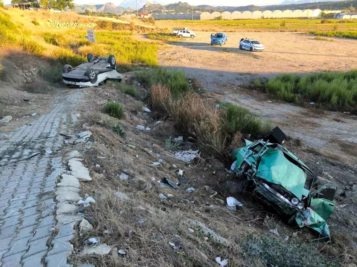 Antalya'da Otomobil Kazası: 3 Yaralı