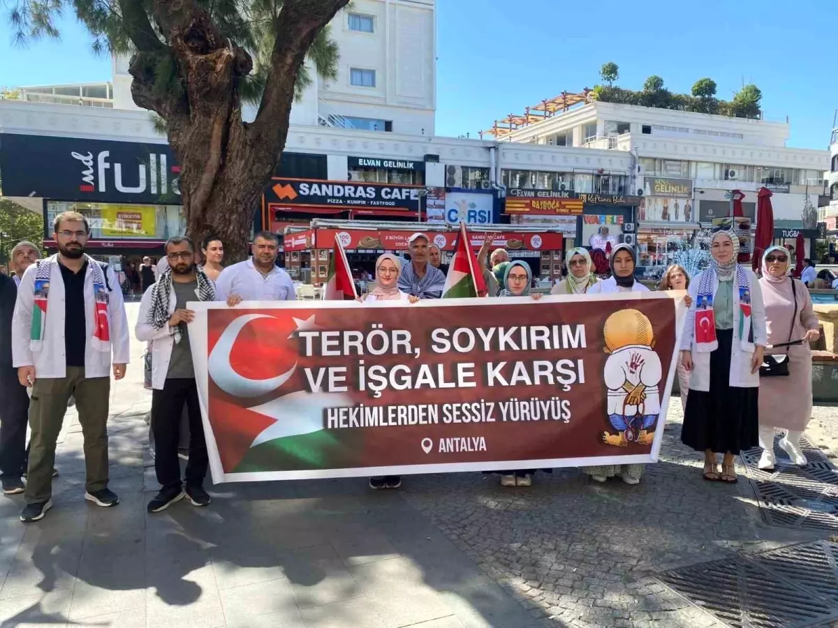 Antalya'da Sağlık Çalışanlarından Gazze'ye Destek: 344 Gün Süren Sessiz Yürüyüş