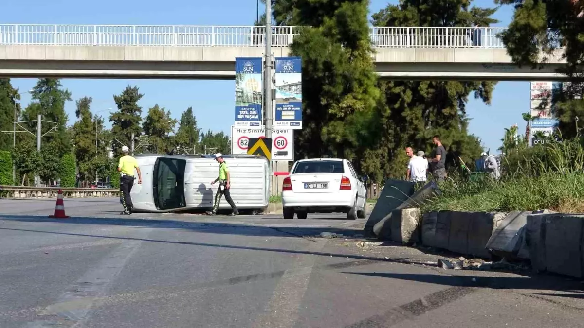 Antalya'da Takla Atan Araçta Sürücü Burnu Bile Kanamadan Kurtuldu