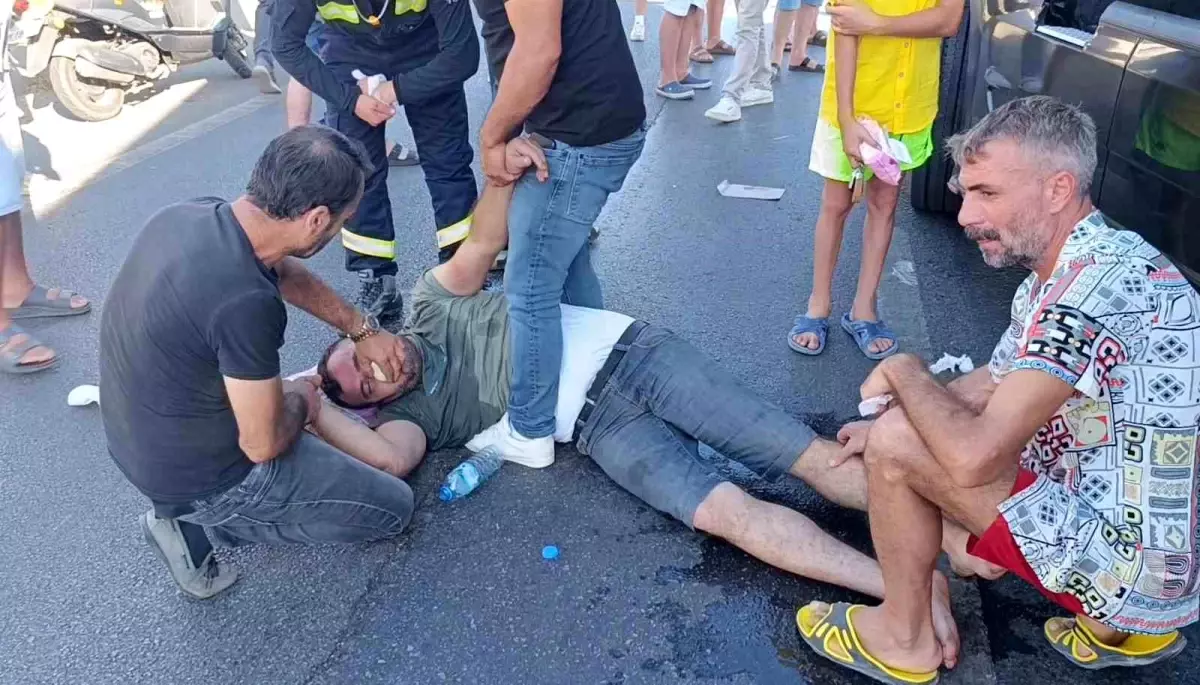 Antalya'da Tır Sürücüsü Kriz Geçirerek Minibüse Çarptı