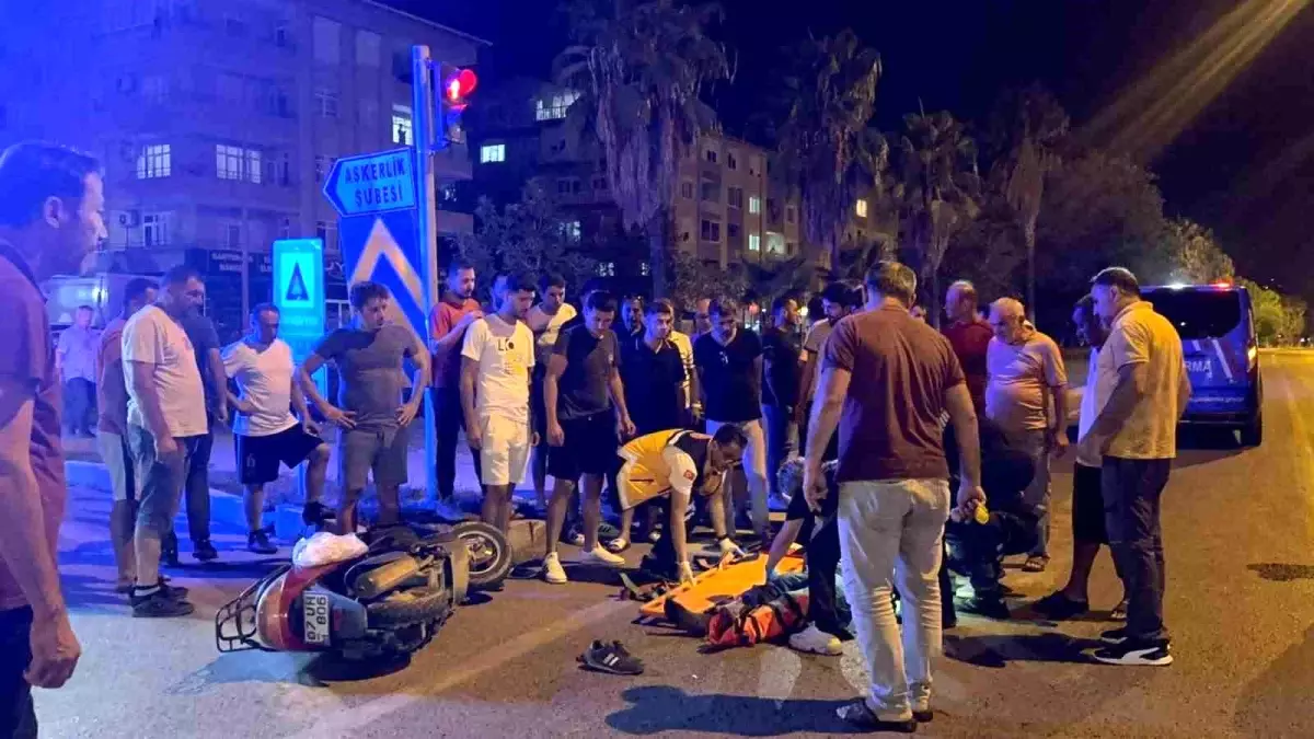 Antalya'da tırın motosiklete çarpması sonucu ağır yaralanan sürücü hastaneye kaldırıldı