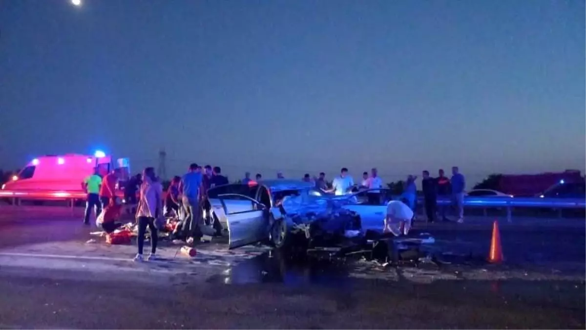 Antalya'da Trafik Kazası: 3 Ölü, 3 Yaralı