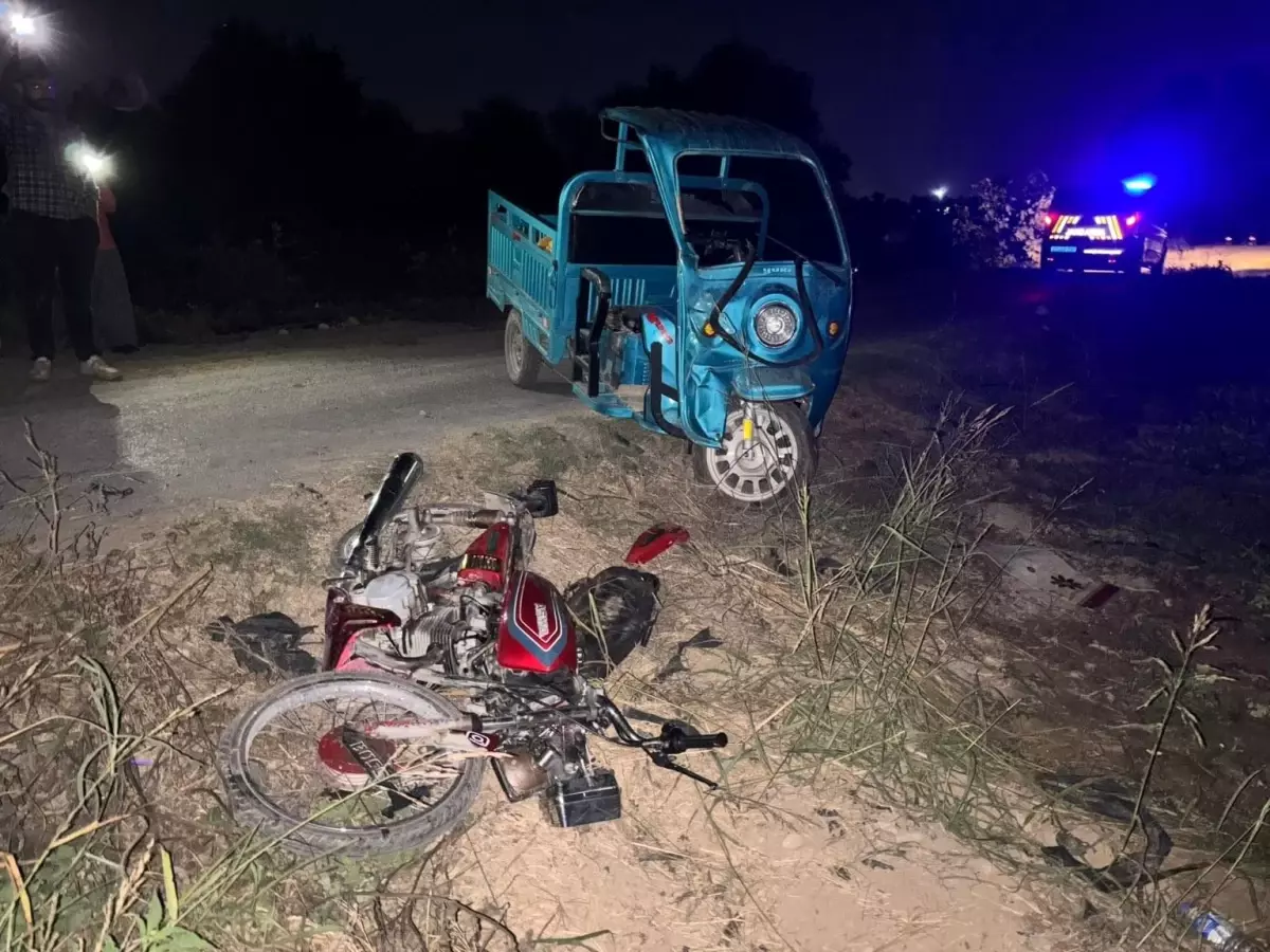 Antalya'da Trafik Kazası: İki Yaralı, Tescilsiz Araç ve Ehliyetsiz Sürücüler