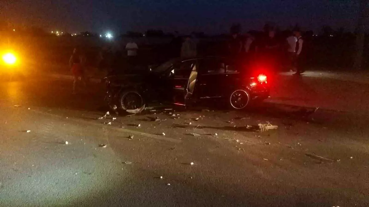 Antalya'da Traktör ve Otomobil Çarpıştı: 2 Yaralı