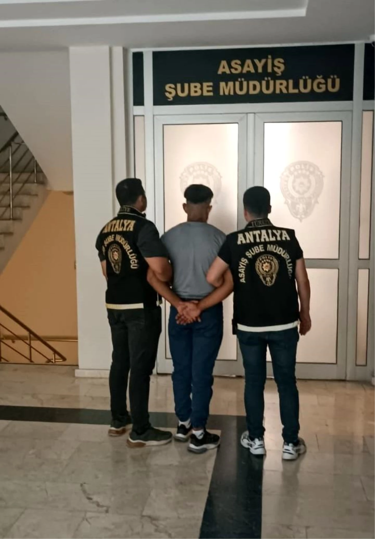 Antalya'da uzun süredir aranan cezaevi firarisi yakalandı