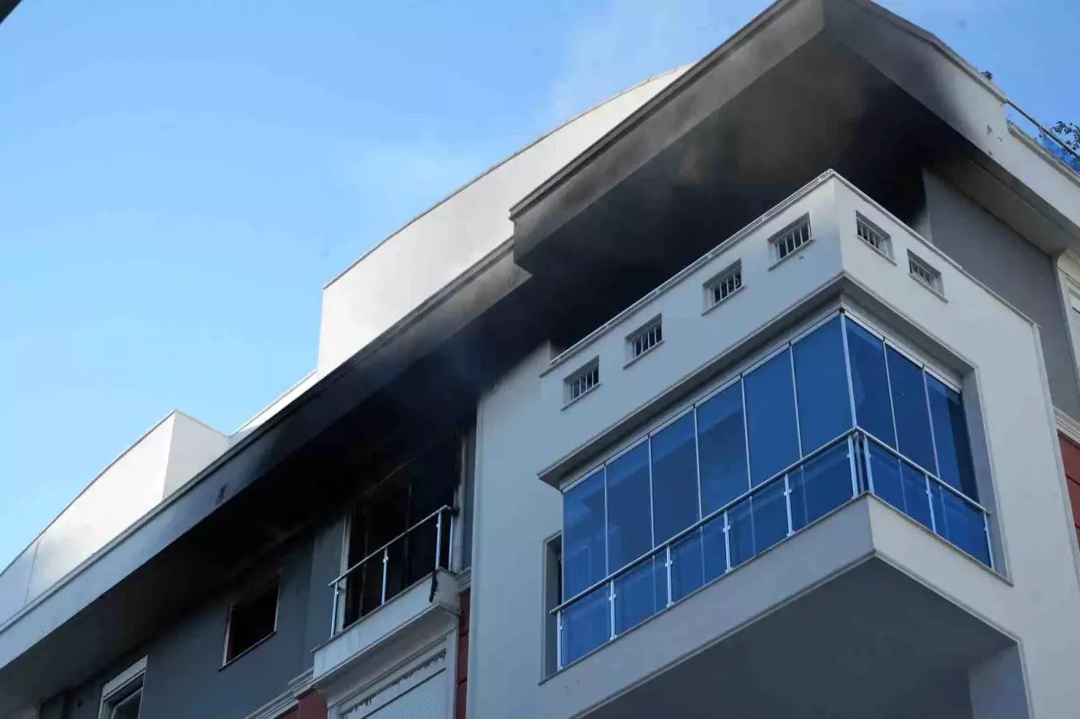 Antalya'da Yangın Korkusu: 3 Çocuk Kurtarıldı