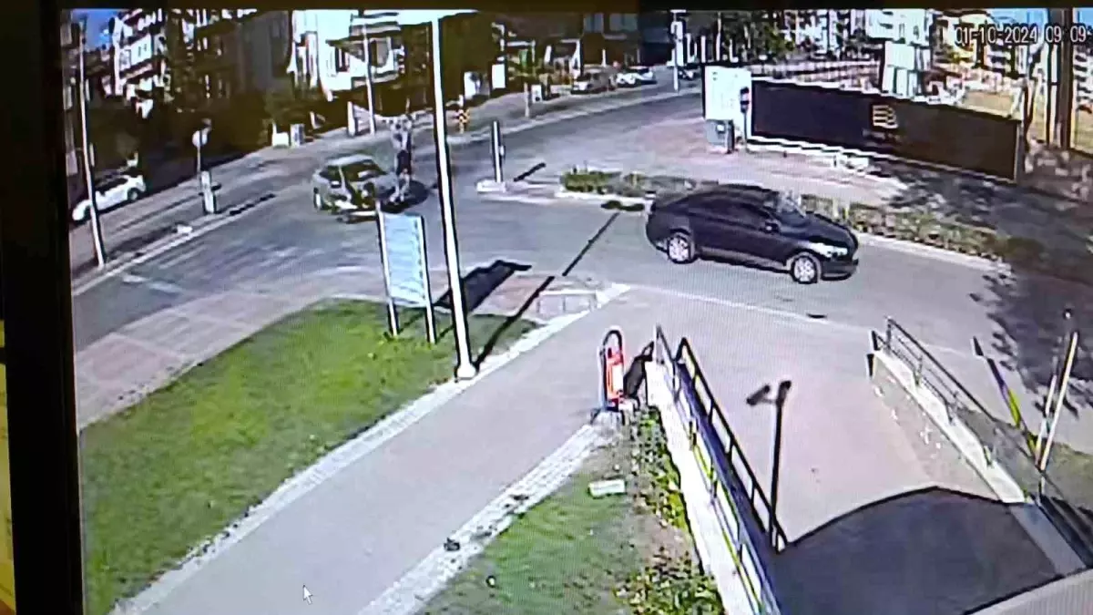 Antalya'daki Motosiklet Kazasında Anne ve Oğlu Yaralandı