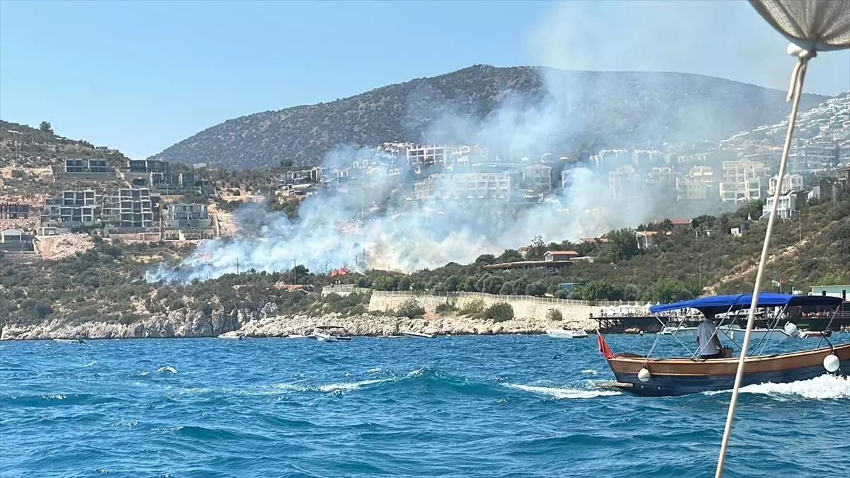 Antalya'nın Kaş ilçesinde çıkan yangın kontrol altına alındı