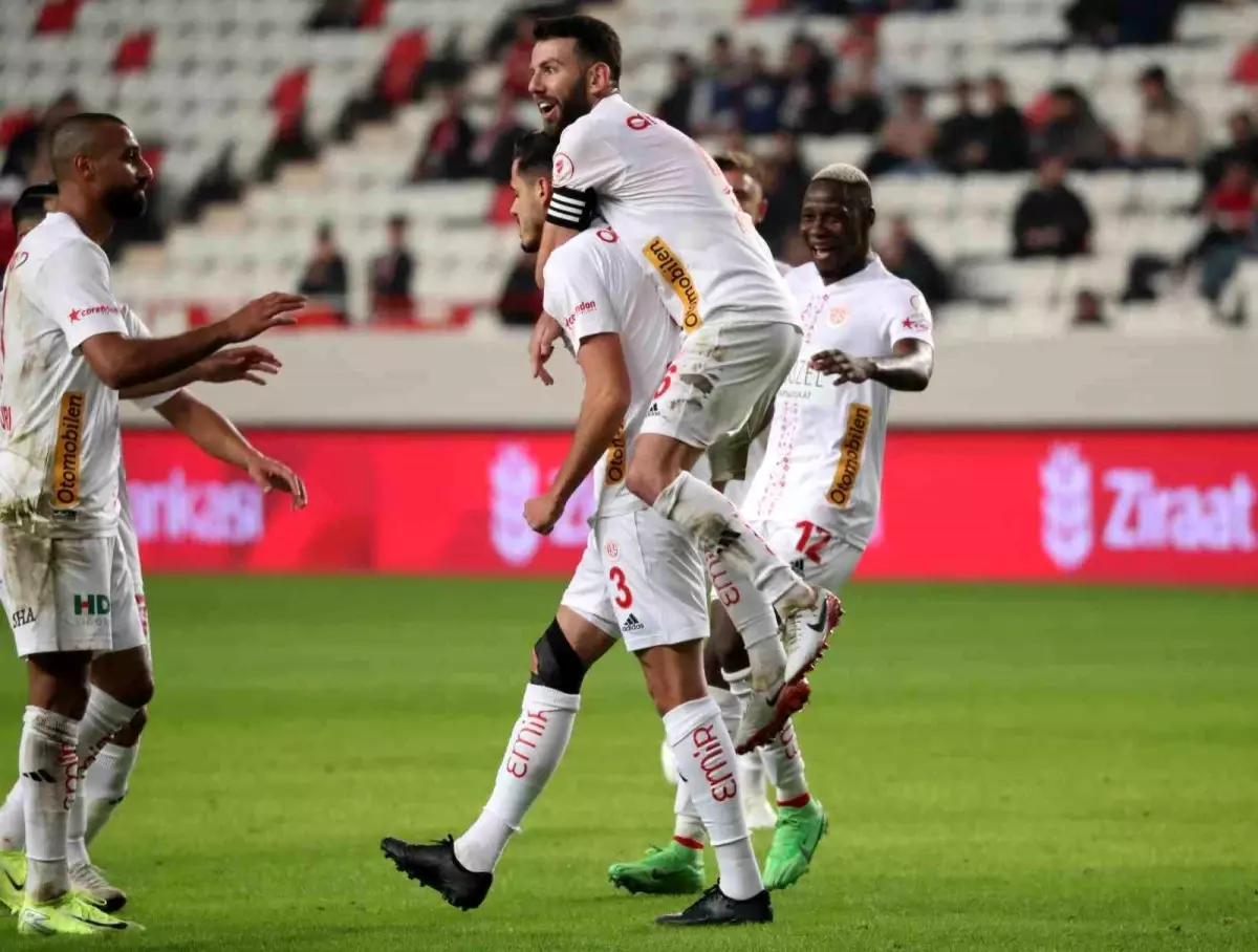 Antalyaspor, Kocaelispor'u 3-1 Mağlup Etti