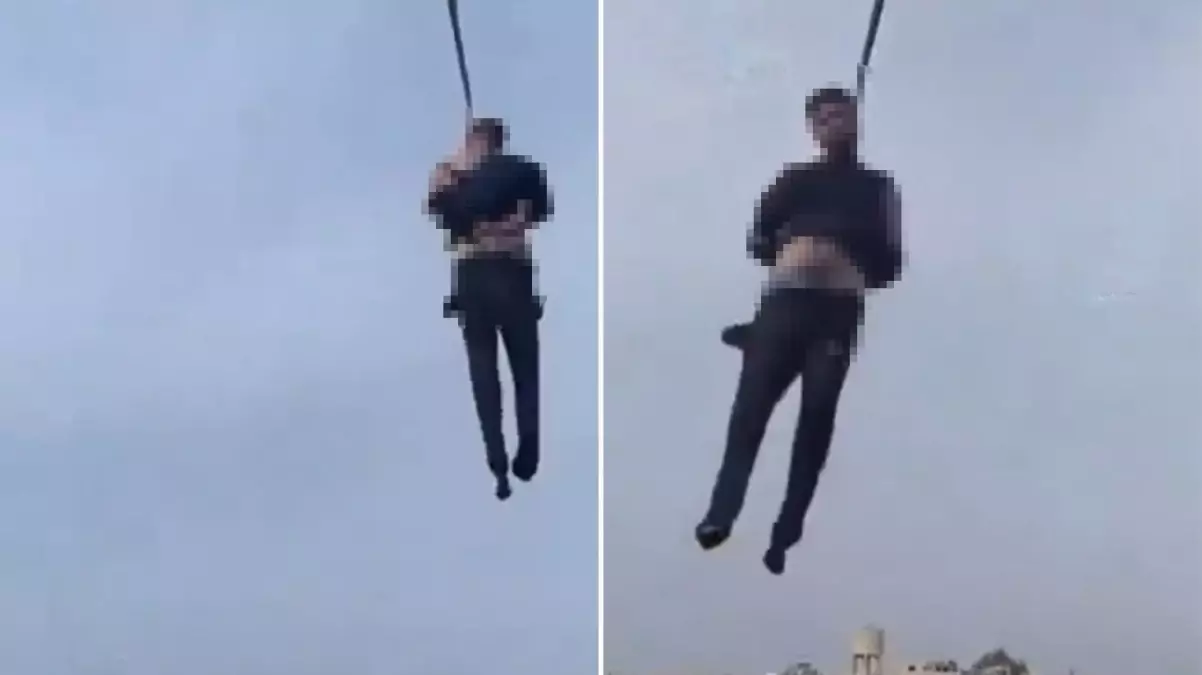 Beşar Esad'ın kuzenini şehrin meydanında astılar