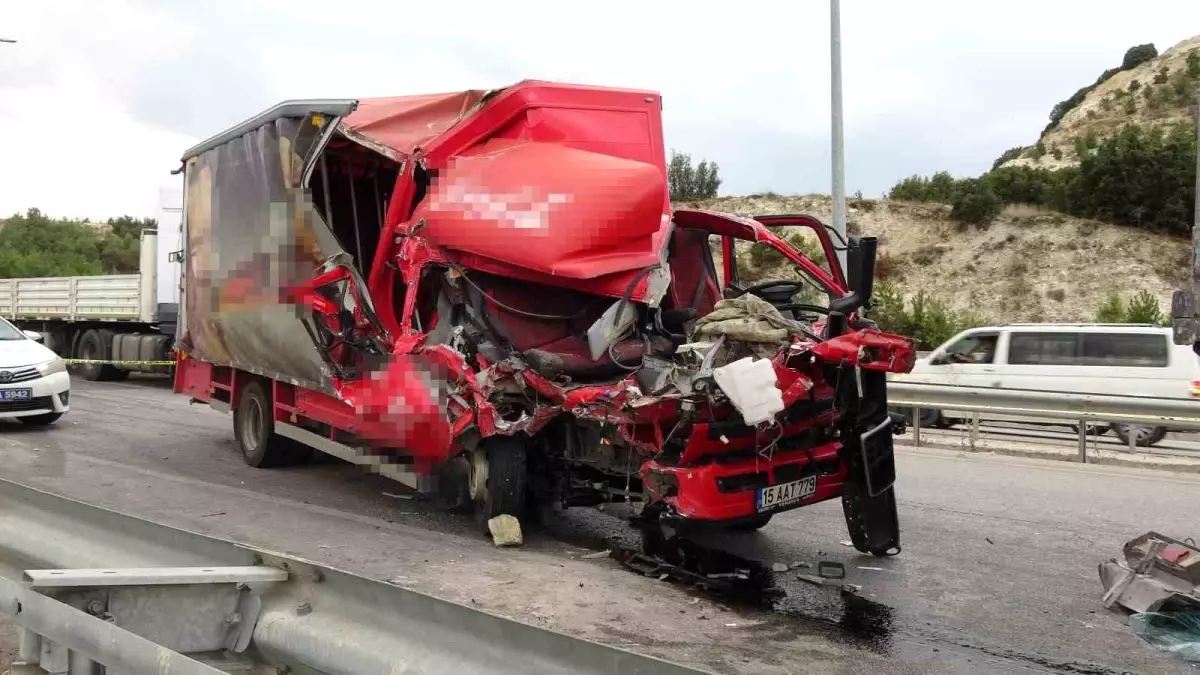 Burdur-Antalya kara yolunda kaza: 1 kişi hayatını kaybetti