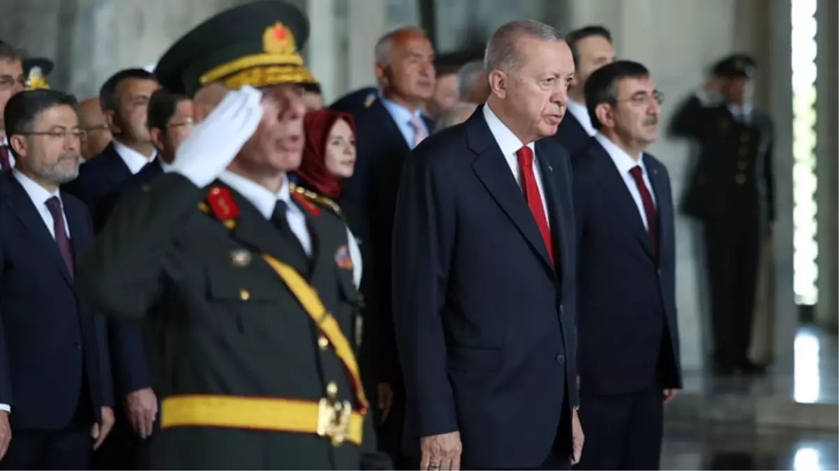 Devlet erkanı Ata'nın huzurunda! İşte Cumhurbaşkanı Erdoğan'ın Anıtkabir Özel Defteri'ne düştüğü not