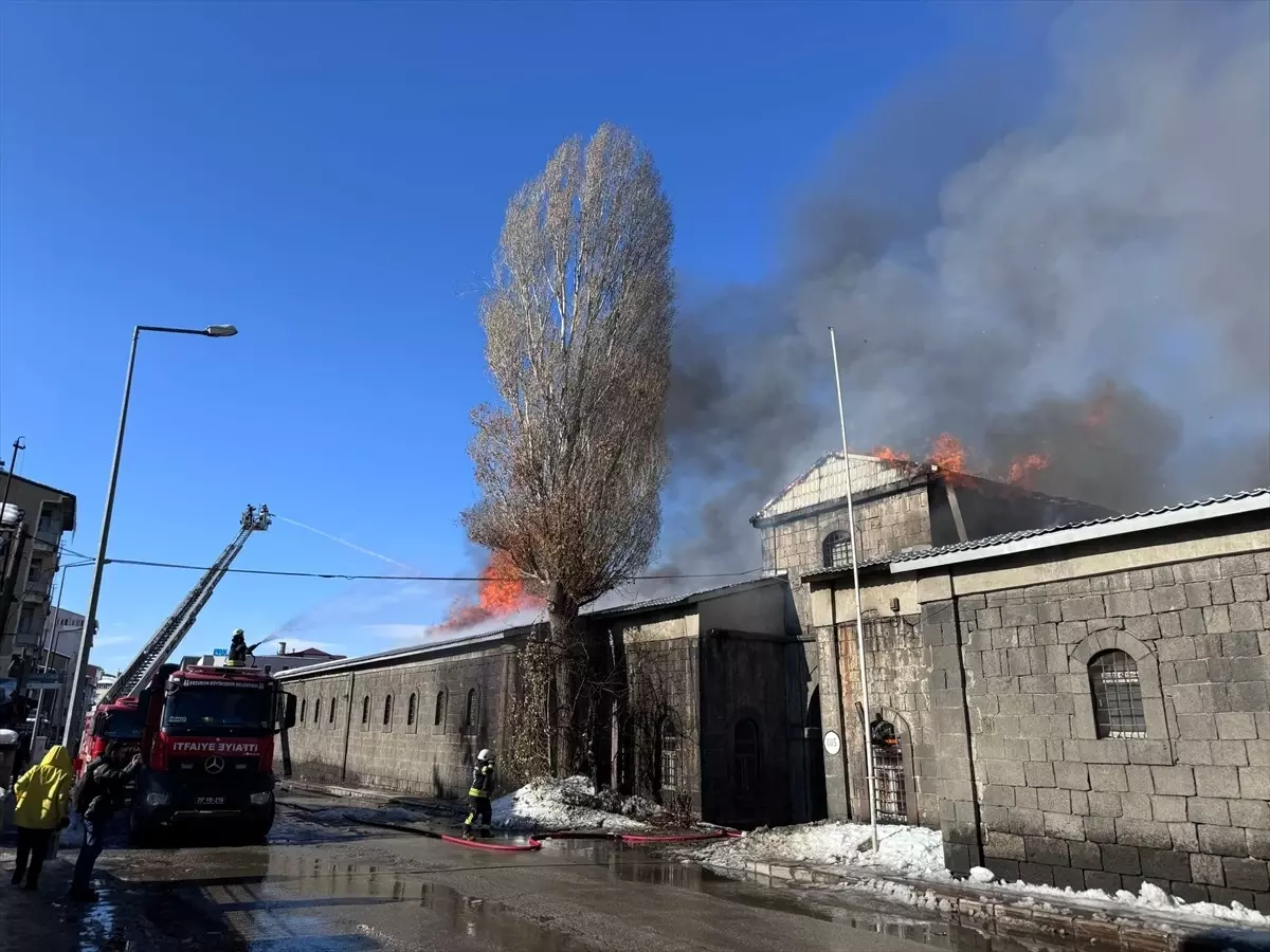 Erzurum'da 160 yıllık Taş Ambarlar'da yangın çıktı