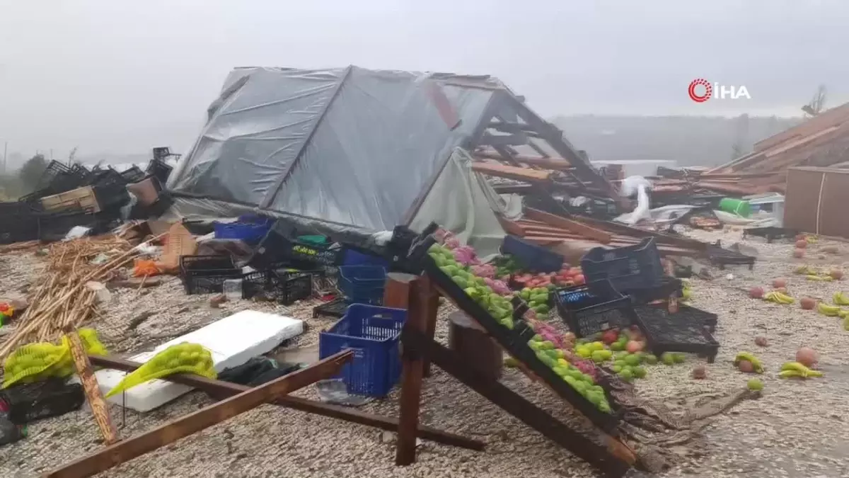 Fırtına ve Dolu, Manavgat'taki Pazarcı Tezgahlarını Yerle Bir Etti