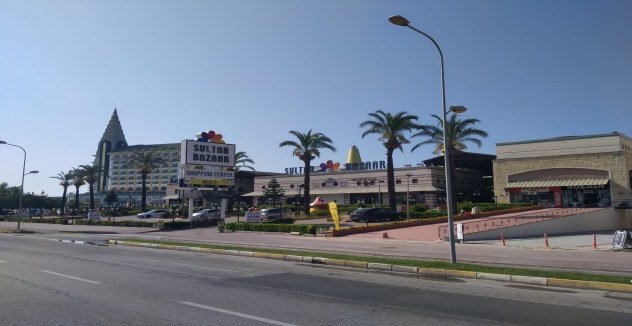 Kaçak yapılar esnafı bitiriyor