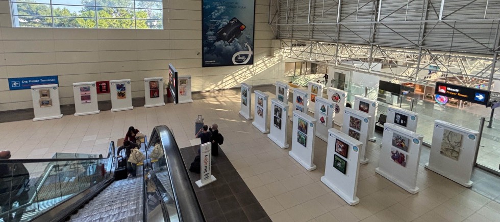 Havaalanında sergi açıldı 