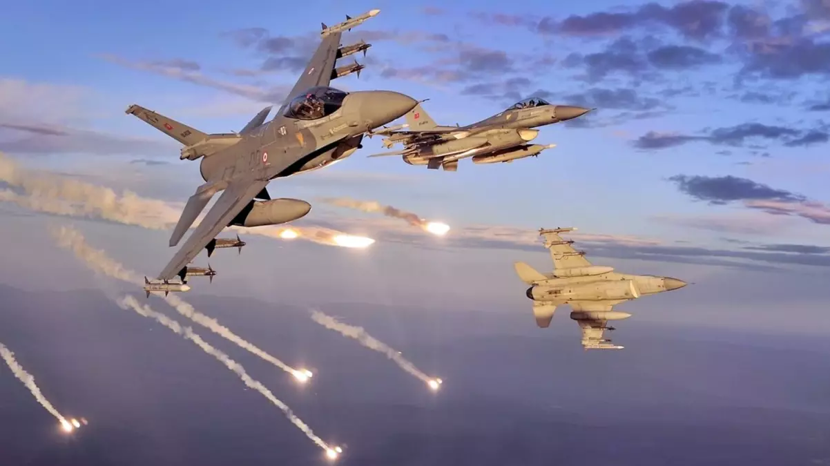 Irak ve Suriye'nin kuzeyine hava harekatı! Terör hedefleri yerle bir edildi