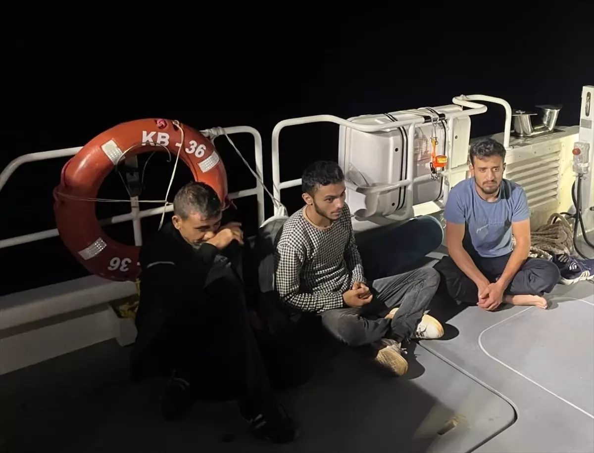 Kaş'ta 3 Düzensiz Göçmen Kurtarıldı