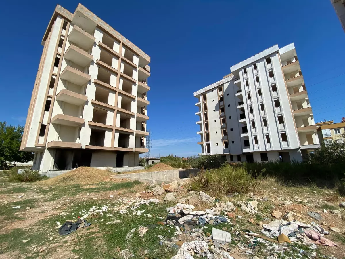 Kepez'deki Terkedilmiş Binalar Mahallede Tedirginlik Yarattı
