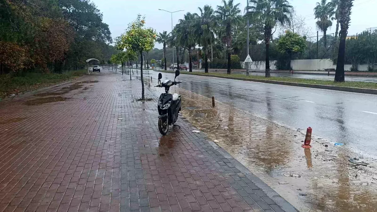 Manavgat'ta Elektrikli Bisiklet Kazası: Sürücü Yaralandı