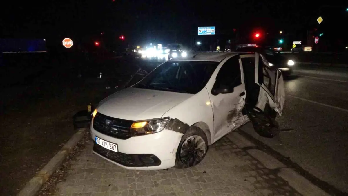 Manavgat'ta Kırmızı Işık İhlali Trafik Kazası
